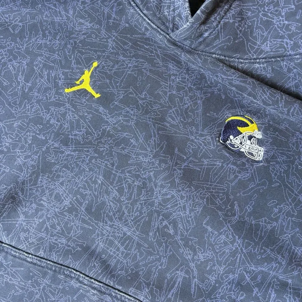 Jordan Men's‎ Small Michigan Wolverines Pullover Hoodie Sweater DR0278-426